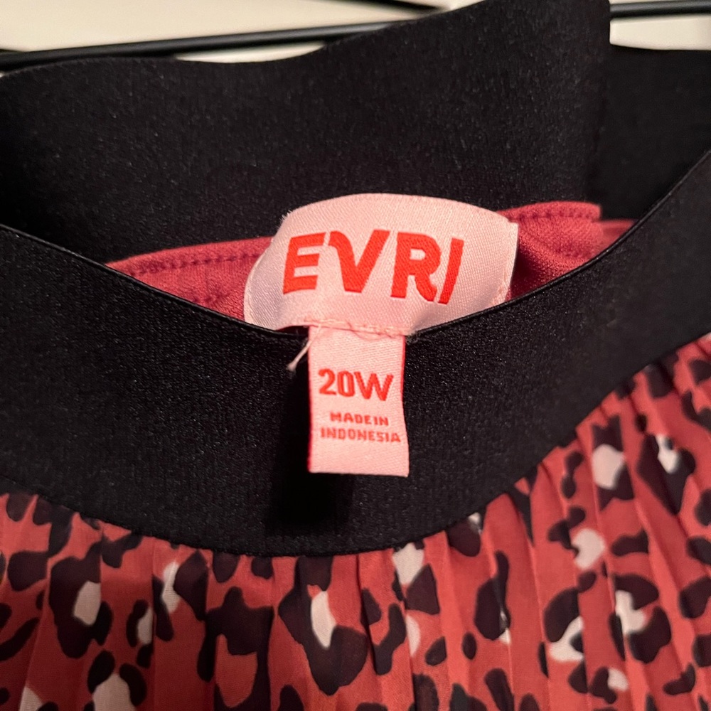 NWT Evri Animal Print Pleated Skirt- Size 20W - Picture 5 of 6